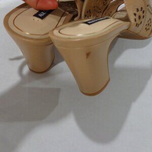 Alex Marie Women's Slingback Sandals Beige Leather Heel Cutouts Floral Size 7.5M